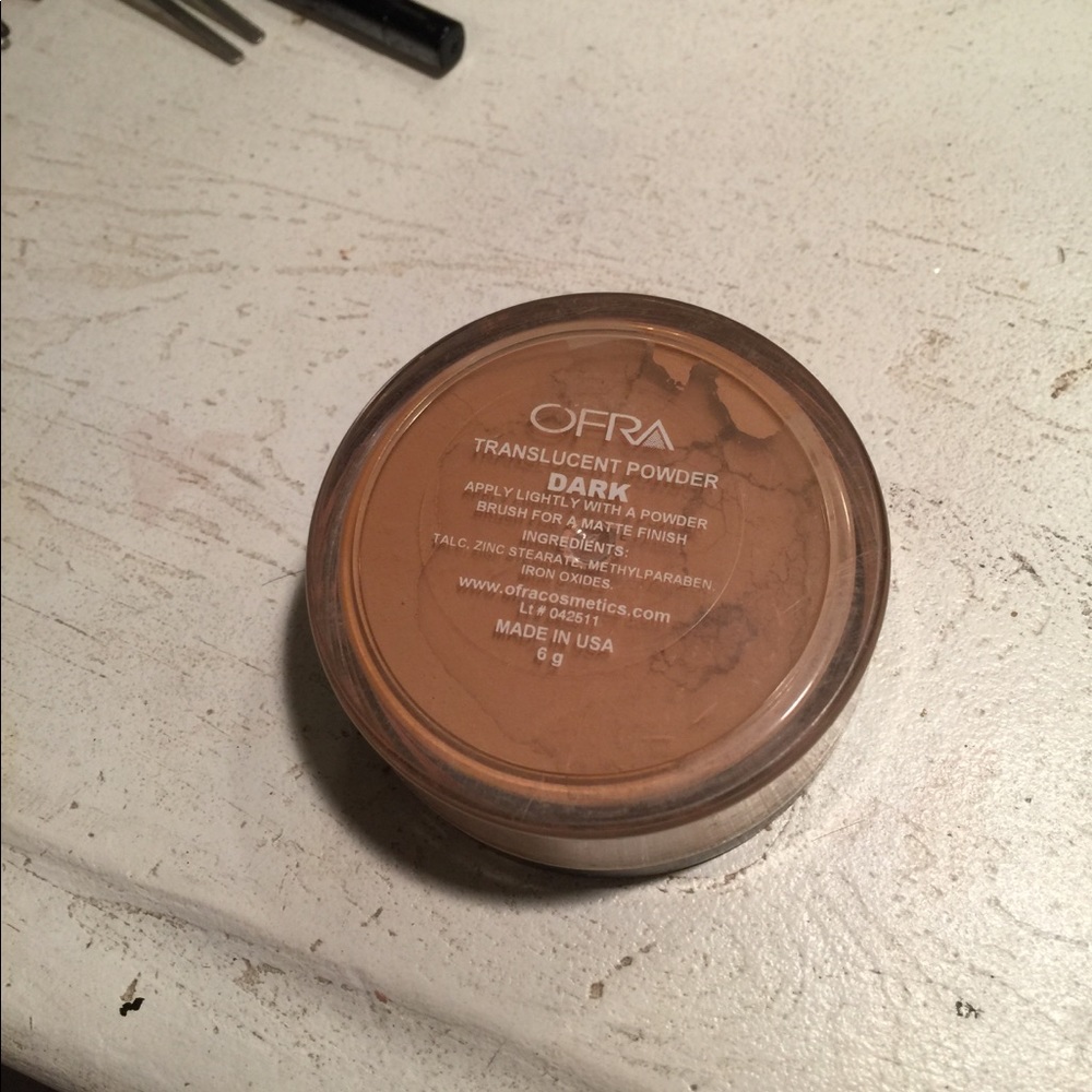 OFRA Translucent Powder Dark - Picture 2 of 3